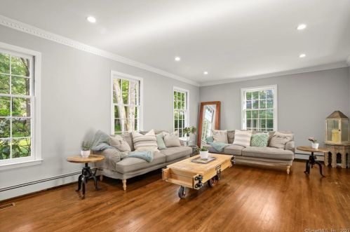 28 Carriage Dr, Stamford CT  06902-1534 exterior