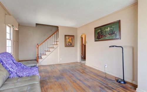 467 Carnation Ave, Floral Park, NY 11001-3657