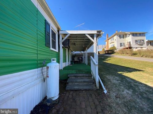 507 3rd St, Academia, PA 17082-9525