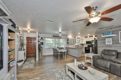 820 Crenshaw Lake Rd, Lutz FL  33548-8129 exterior