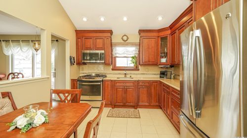 2661 Peconic Ave, Seaford NY  11783-3451 exterior