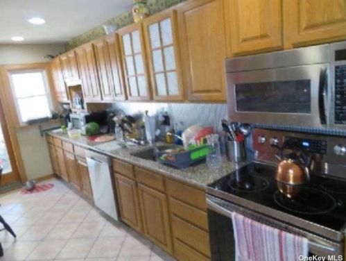1041 Terry Rd, Hauppauge, NY 11779-4734