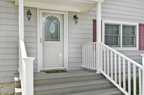 36 Raynor Rd, Panamoka, NY 11961-1904