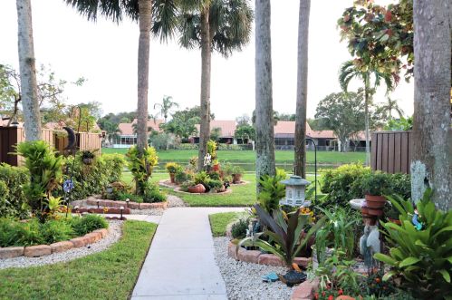 5601 56th Way, West Palm Beach, FL 33409-7105