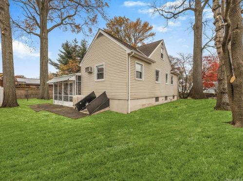 40 Glen Ave, Rye Brook NY  10573-2636 exterior