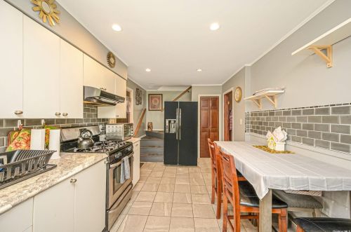 76 Hollywood Ave, North Lindenhurst, NY 11757-6703