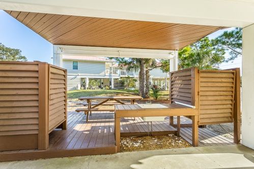 709 Gulf Beach Dr, Saint George Island FL  32328-2914 exterior