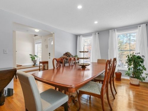 8 Town Farm Rd, Salem NH  03079-2454 exterior