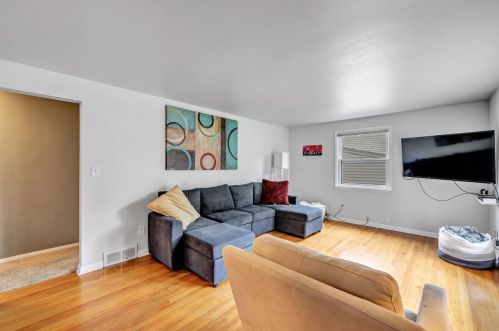 828 Mitchell St, Green Bay, WI 54304-2110