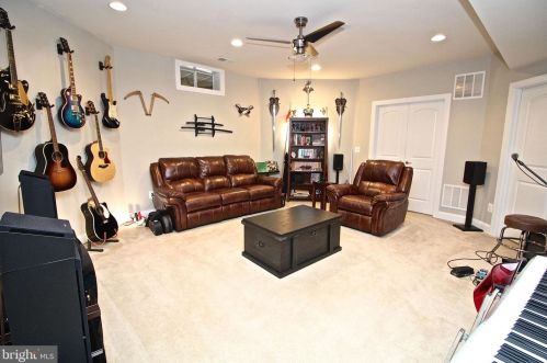 16143 Woodley Hills Rd, Haymarket VA  20169-4941 exterior