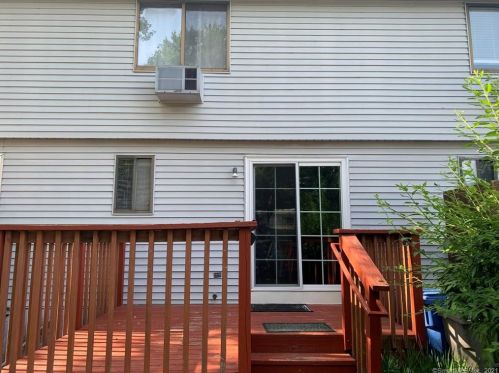 13 Robertson St, Bristol, CT 06010-9121