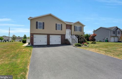 31 Noble Dr, Lees Cross Roads, PA 17257-8861