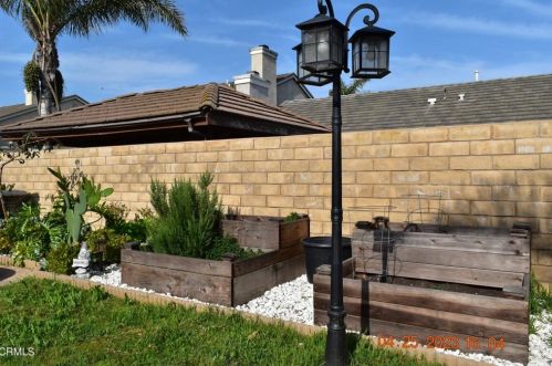 706 Princessa Dr, Oxnard CA  93030-7690 exterior