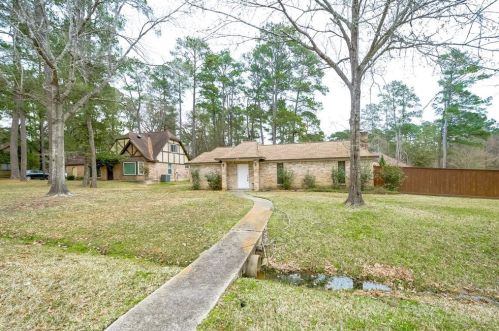 1632 Pine Oak Dr, Conroe, TX 77304-1339