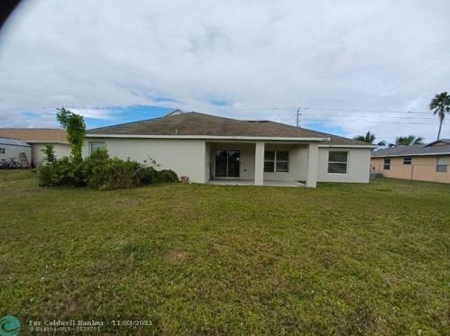 298 Carter Ave, Fort Pierce FL 34983-3006 exterior