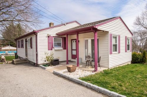 298 Simmonsville Ave, Providence, RI 02919-6013