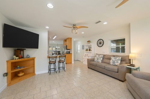 883 Squirrel Rd, Defuniak Springs FL  32433-7686 exterior
