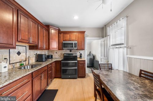 48 4th St, Norristown, PA 19405-1420