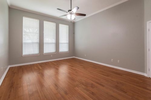 1405 Glen Hollow Ln, Lewisville TX  75028-3870 exterior