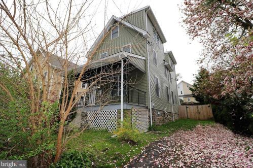 217 Simpson Rd, Ardmore PA  19003-2721 exterior