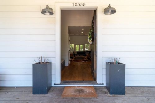 10555 Watsonville Rd, Gilroy CA  95020-9433 exterior