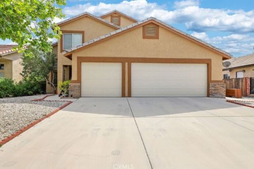 15579 Fairbanks Dr, Victorville, CA 92394-3200