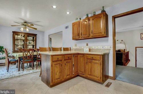 5805 Hillsborough Ct, Harrisburg PA  17111-4736 exterior