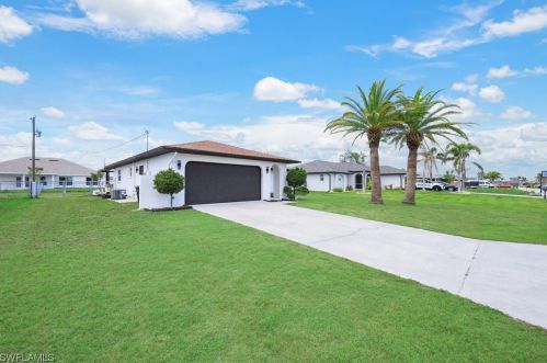 315 16th Ter, Cape Coral, FL 33909-5283