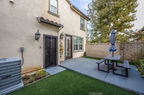 28474 Camino Del Arte Dr, Santa Clarita CA  91354-3094 exterior