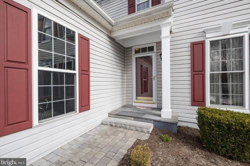 912 York Dr, Downingtown, PA 19335-3157