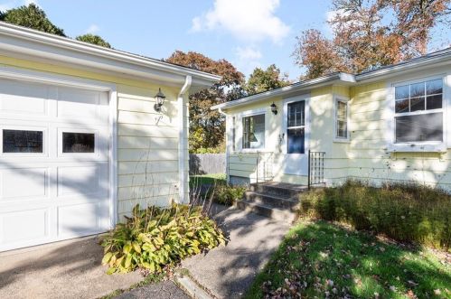 10 Wayne St, South Kingstown RI  02882-3814 exterior