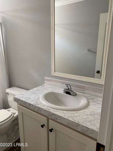 2 Marshall Ln, Beaufort SC  29907-2296 exterior