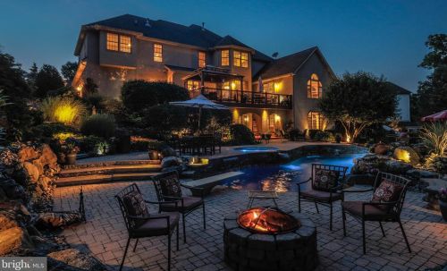 10 Creek View Ct, Easton, PA 18045-3140
