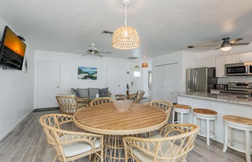 1262 Bluebird Ave, Marco Island FL  34145-2812 exterior