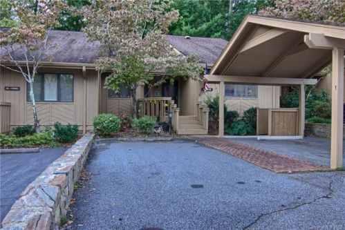 404 Laurel Oak Ln, Hendersonville, NC 28791-2954