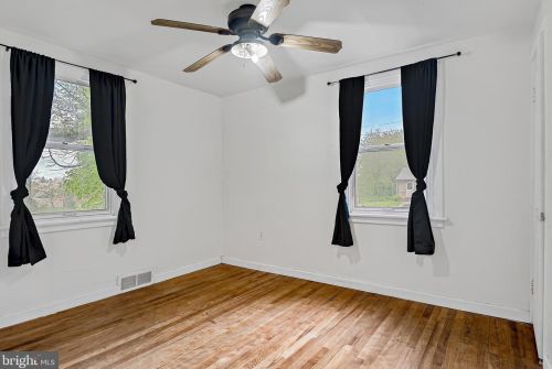 5001 Sunset Dr, Harrisburg PA  17112-2168 exterior