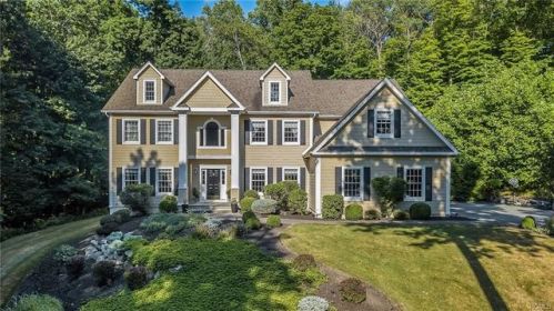 42 Warwick Lake Pkwy, Warwick, NY 10990-2578