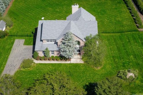 40 Coe Farm Rd, Airmont, NY 10901-2910