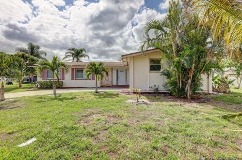 192 Lucero Dr, Fort Pierce, FL 34983-2067