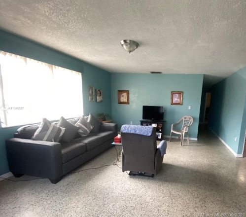 890 12th St, Hialeah, FL 33010-5930