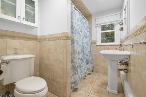 338 10th Ave, Manville NJ  08835-1105 exterior