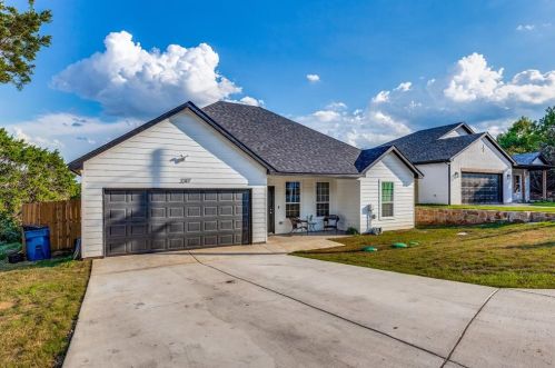 2317 Forest Hill Ln, Granbury, TX 76048-6490