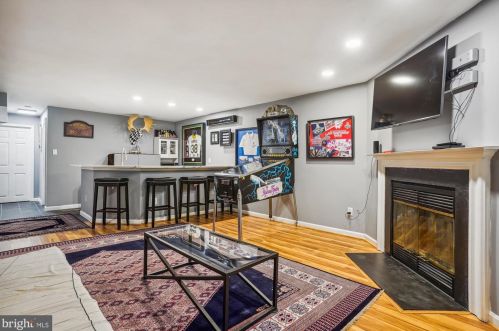 1502 Deer Point Way, Herndon VA  20194-1584 exterior