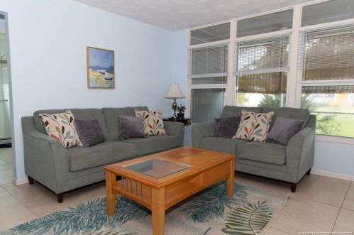 1656 28th Ave, Vero Beach FL  32960-3136 exterior