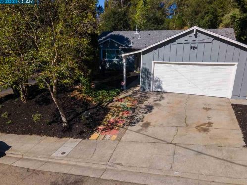 3301 Glenly Rd, Oakland CA  94605-4115 exterior