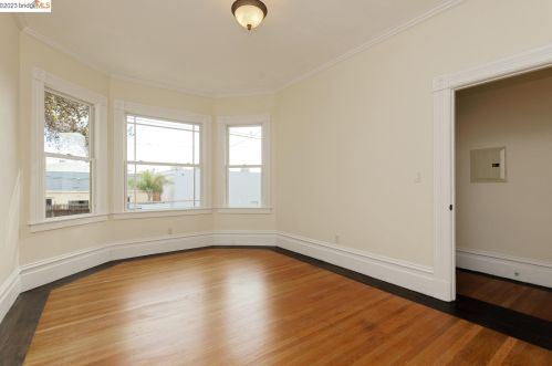 2509 Filbert St, Oakland CA 94607-2920 exterior