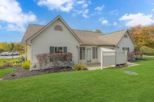1038 Timberwood Dr, Beaver Falls, PA 15010-1614