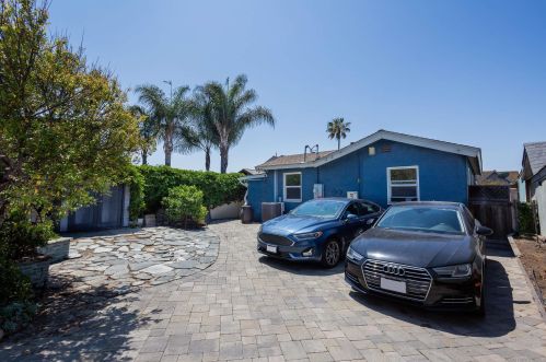 2422 J St, San Diego CA  92102-2925 exterior