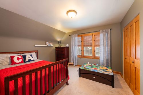 2478 72, Milwaukee WI 53219-2529 exterior