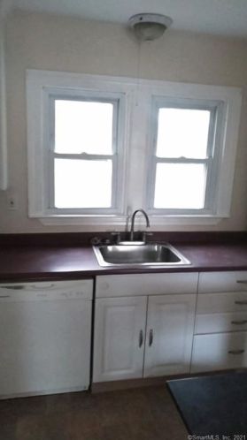 31 Hutchinson St, Waterbury CT  06708-4512 exterior